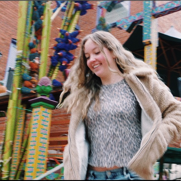 Meet your Posher, Emily - Picture 1 of 1